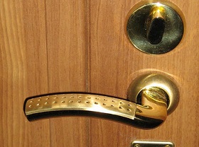 Замена дверной ручки входной двери в Краснокамске
