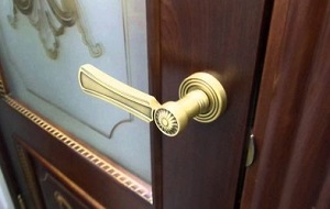 Установка дверной ручки в Краснокамске